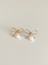 Load image into Gallery viewer, Bow Earring
