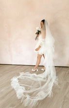 Load image into Gallery viewer, Raelene Ruffle Veil
