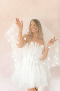The Nicole Fingertip Veil