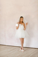 Load image into Gallery viewer, Sydney Veil- Fingertip
