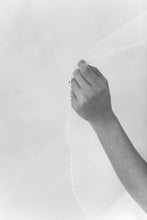 Load image into Gallery viewer, Sydney Veil- Fingertip
