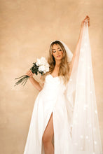 Load image into Gallery viewer, Nicole Cathedral Veil
