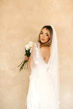 Load image into Gallery viewer, Nicole Cathedral Veil
