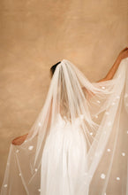 Load image into Gallery viewer, Nicole Cathedral Veil
