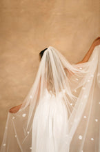 Load image into Gallery viewer, Nicole Cathedral Veil
