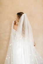 Load image into Gallery viewer, Nicole Cathedral Veil

