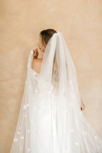 Load image into Gallery viewer, Nicole Cathedral Veil
