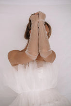 Load image into Gallery viewer, Tulle Bridal Gloves
