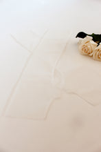 Load image into Gallery viewer, Tulle Bridal Gloves
