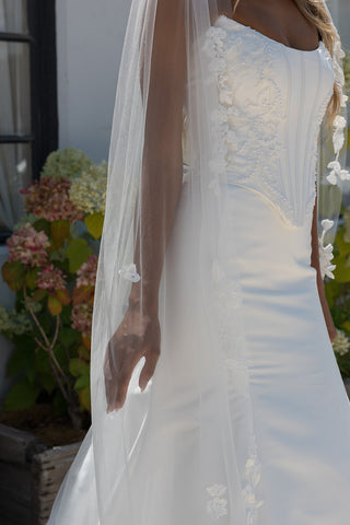 Lucia Veil