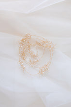 Load image into Gallery viewer, Dainty Pearl Hair Vine

