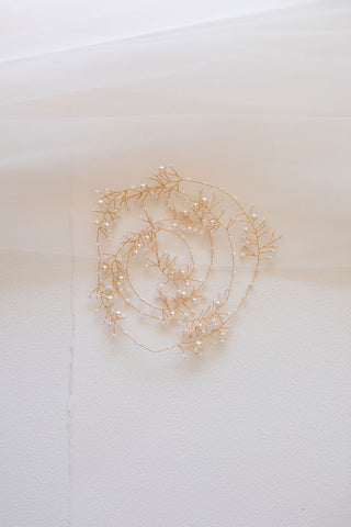 Dainty Pearl Hair Vine