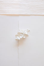 Load image into Gallery viewer, Flora Clip
