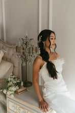 Load image into Gallery viewer, The Ritz Earring
