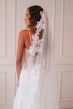 Load image into Gallery viewer, The Makenna Veil
