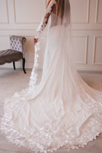 Load image into Gallery viewer, The Makenna Veil
