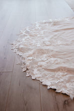 Load image into Gallery viewer, The Makenna Veil

