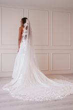 Load image into Gallery viewer, The Makenna Veil
