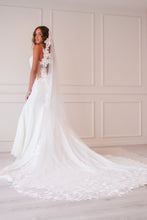 Load image into Gallery viewer, The Makenna Veil
