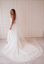 Load image into Gallery viewer, The Mindy Veil
