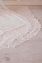 Load image into Gallery viewer, The Mindy Veil
