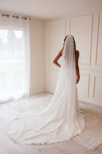 Load image into Gallery viewer, The Hailey Pearl Veil
