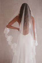Load image into Gallery viewer, The Emily Mantilla Veil

