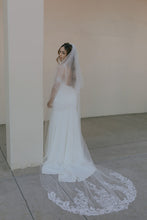 Load image into Gallery viewer, The Mindy Veil
