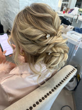 Load image into Gallery viewer, Jay Kay Braids Education- Signature Updo
