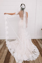 Load image into Gallery viewer, The Emily Mantilla Veil
