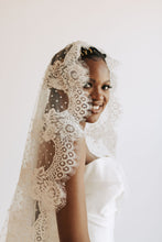 Load image into Gallery viewer, The Madison Mantilla Veil
