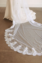 Load image into Gallery viewer, The Madison Mantilla Veil
