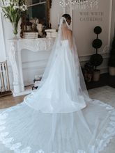 Load image into Gallery viewer, The Emily Mantilla Veil
