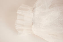 Load image into Gallery viewer, Emily Sleeves
