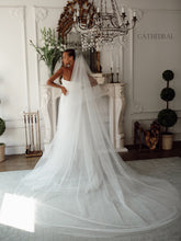 Load image into Gallery viewer, Rosie Veil (Single Layer tulle with blusher)

