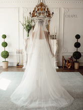 Load image into Gallery viewer, Rosie Veil (Single Layer tulle with blusher)
