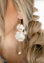 Load image into Gallery viewer, Florence Earrings
