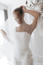 Load image into Gallery viewer, Rosie Veil (Single Layer tulle with blusher)
