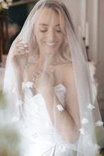 Load image into Gallery viewer, Nicole Cathedral Veil
